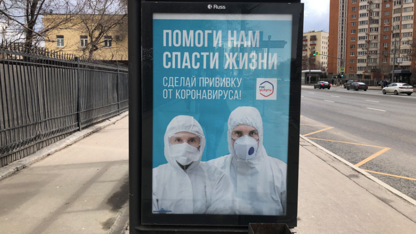 
					Russia's vaccination campaign has started slowly. A poster encouraging people to be vaccinated reads "Help us save lives."					 					Felix Light / MT				