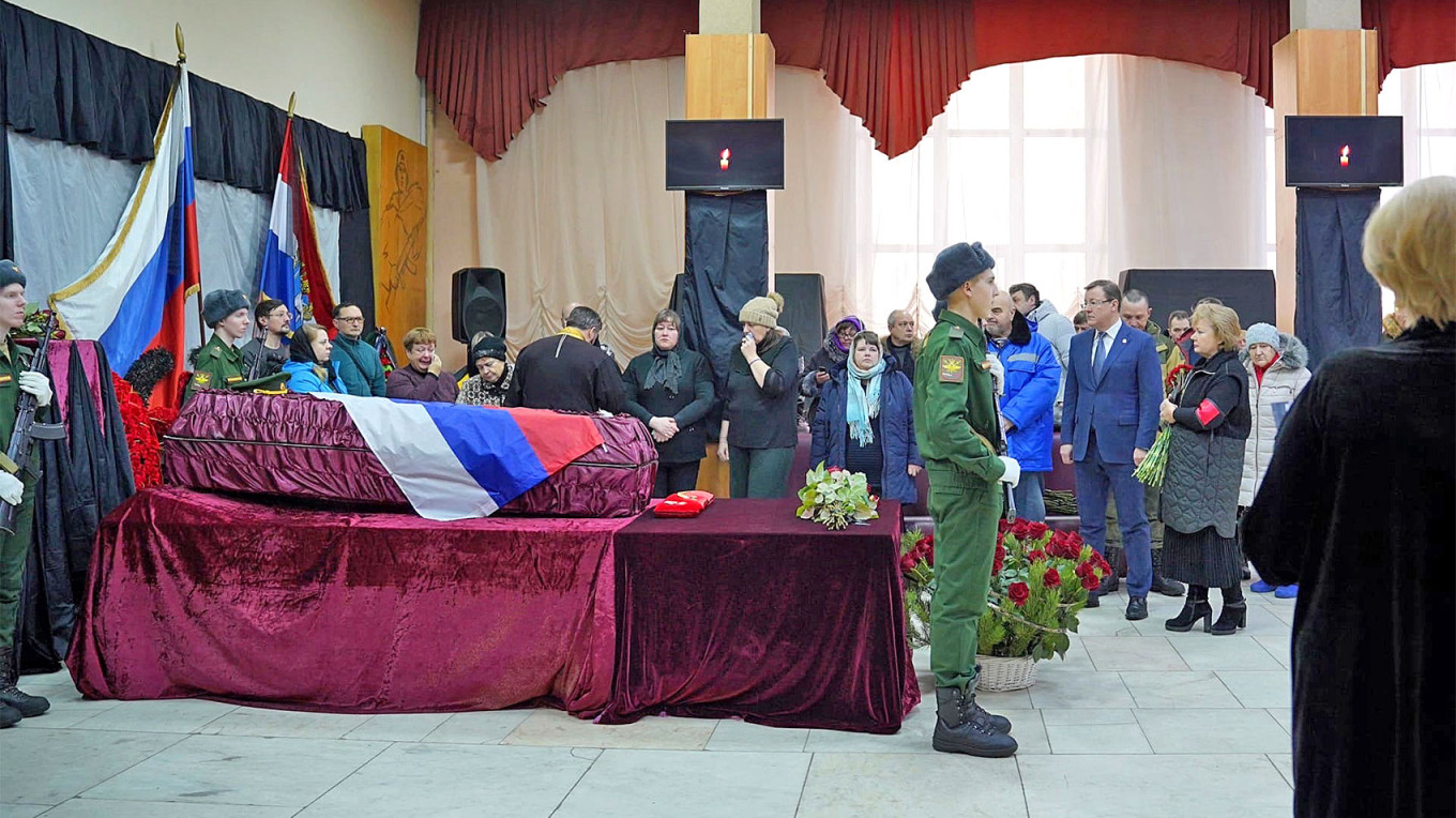 
					Funeral of a Russian soldier killed in Makiivka. 					 					vk.com/azarovlife				