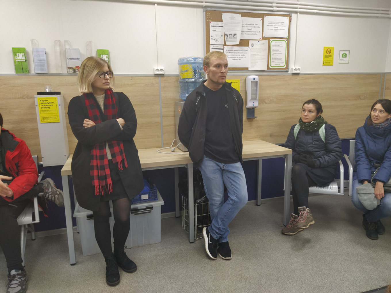 
					Dima Knyazev (center) giving a tour of the Nochlezhka homeless shelter where he lives.					 					Daniel Kozin/MT				