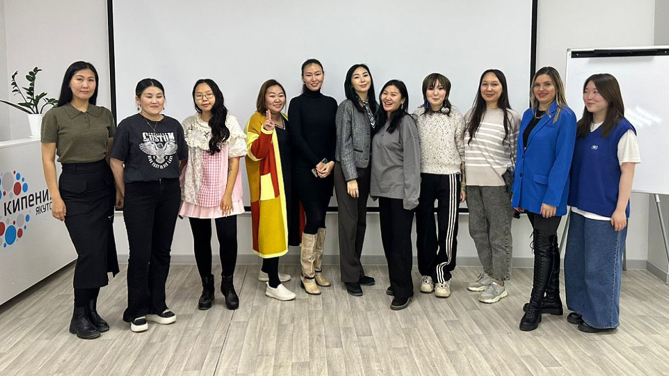 
					Members of the "You are not alone, Yakutia is with you" community in the republic of Sakha (Yakutia).					 					sakhaday.ru				