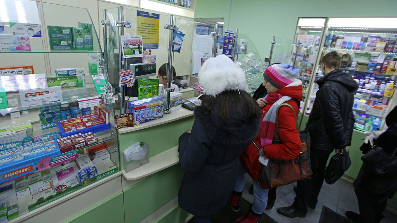 Mental Health Crisis Looms in Russia as Sanctions Fuel Drug Shortages, Job Losses
