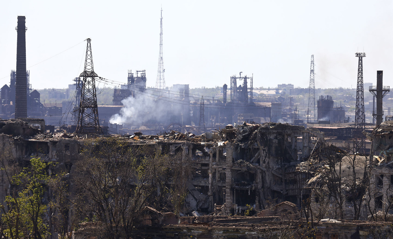 
					A view of the Azovstal iron and steel plant in the port city of Mariupol. 					 					Peter Kovalev / TASS 				