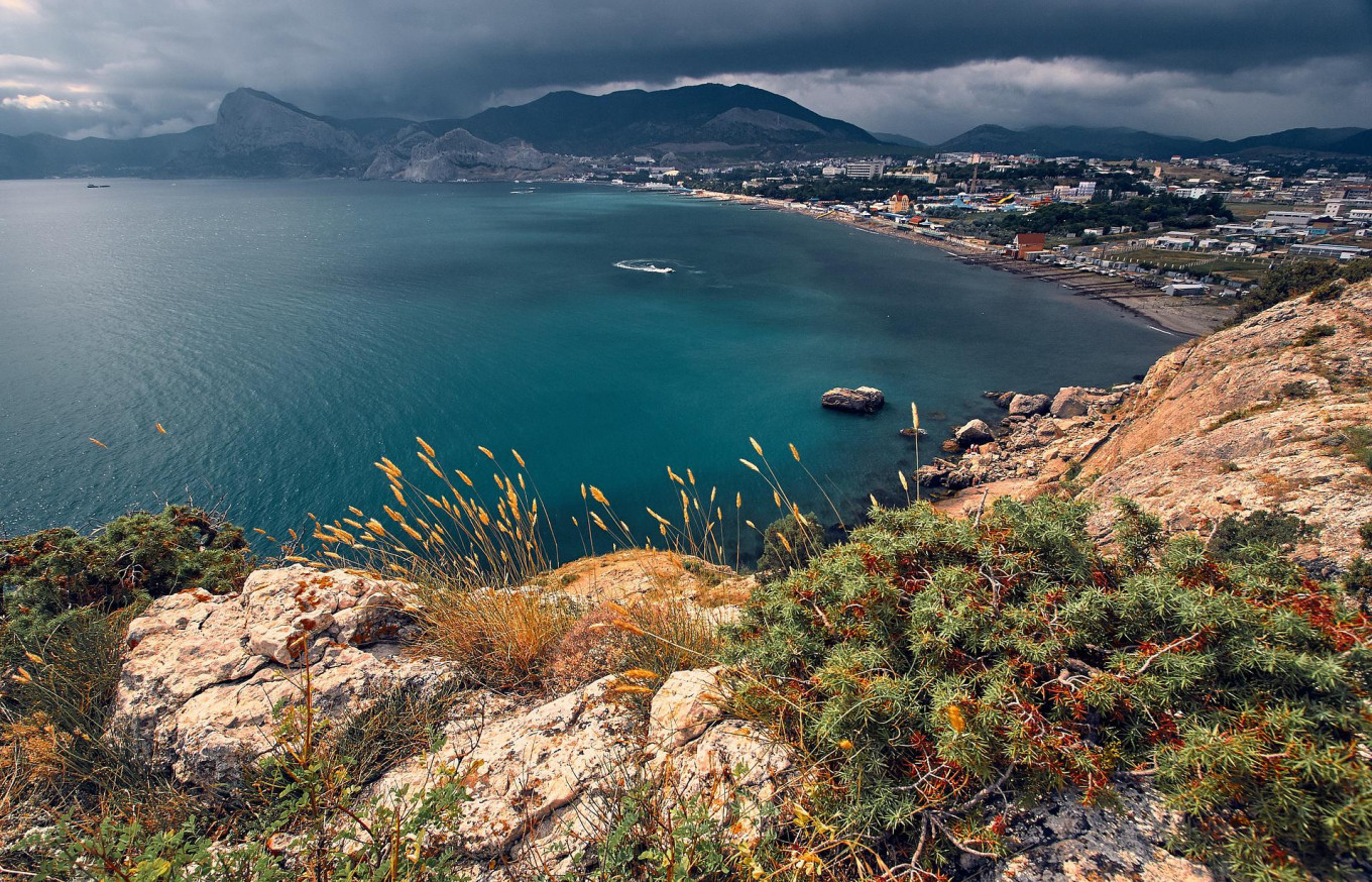 Sales of Crimea Vacation Deals Fall by Almost Third