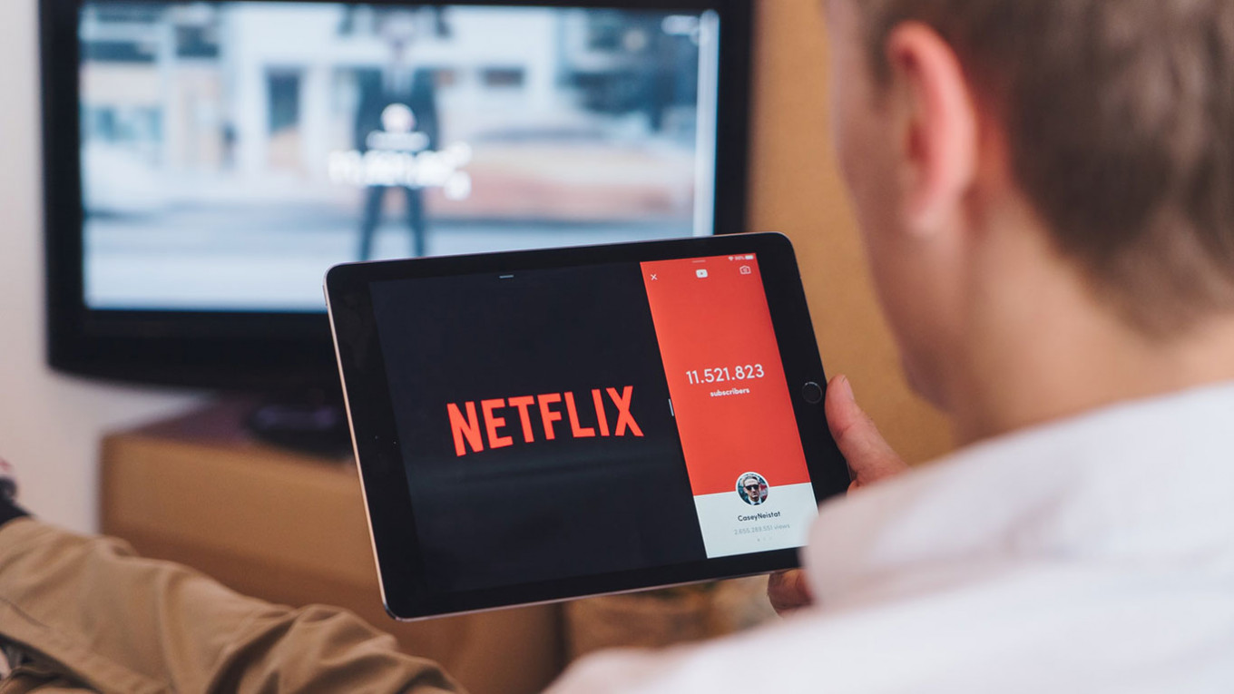 Russia's media regulator adds Netflix to its "audio-visual services" register, requiring it to offer 20 major Russian federal TV channels starting in March 2022 (The Moscow Times)