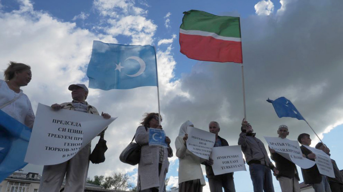 In June, activists gathered in Kazan to demonstrate against the Chinese security campaign in Xinjiang. Russian Muslim leaders have stayed silent on the issue. Andrei Grigoriyev / Idel.Realii
