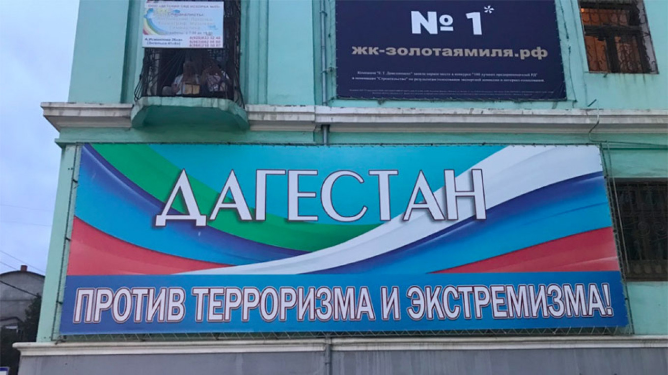 
					A billboard reads "Dagestan against terrorism and extremism."					 					Felix Light / MT				