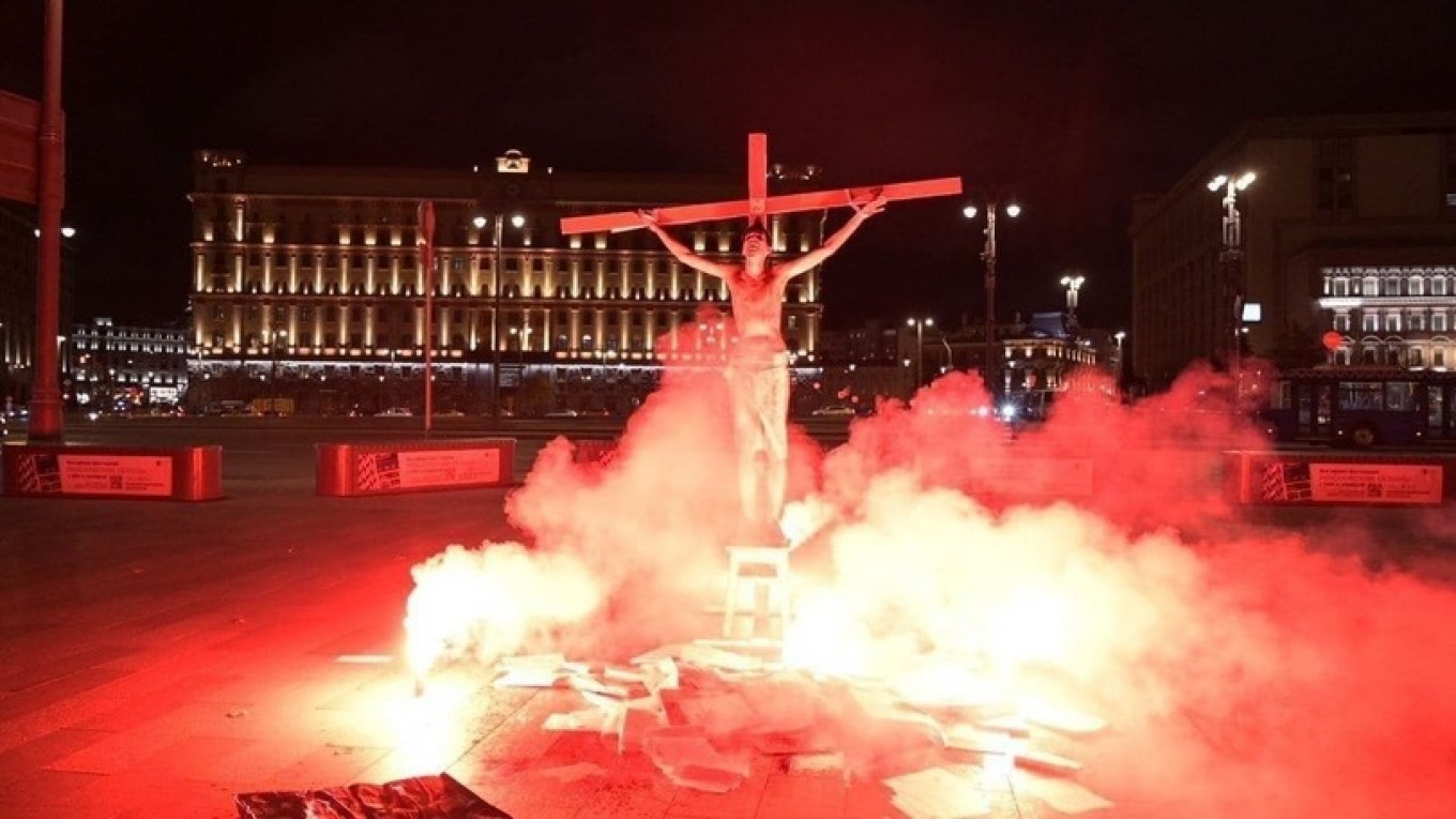 Crucified Jesus Detained Outside Moscow Fsb Headquarters