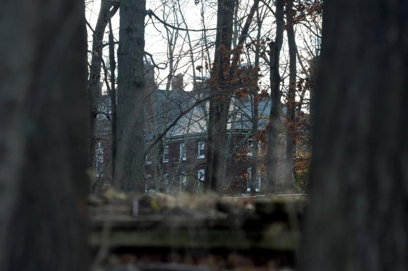 
					A Russian compound, which was ordered to be closed and vacated, is seen in Long Island on Dec. 30, 2016.					 					Rashid Umar Abbasi / Reuters				