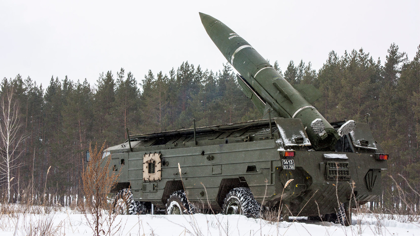 
					A Russian Tochka-U ballistic missile system					 					Mil.ru				