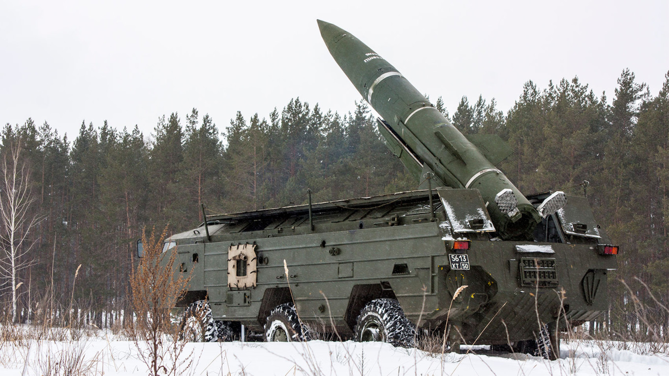  A Russian Tochka-U ballistic missile system Mil.ru 