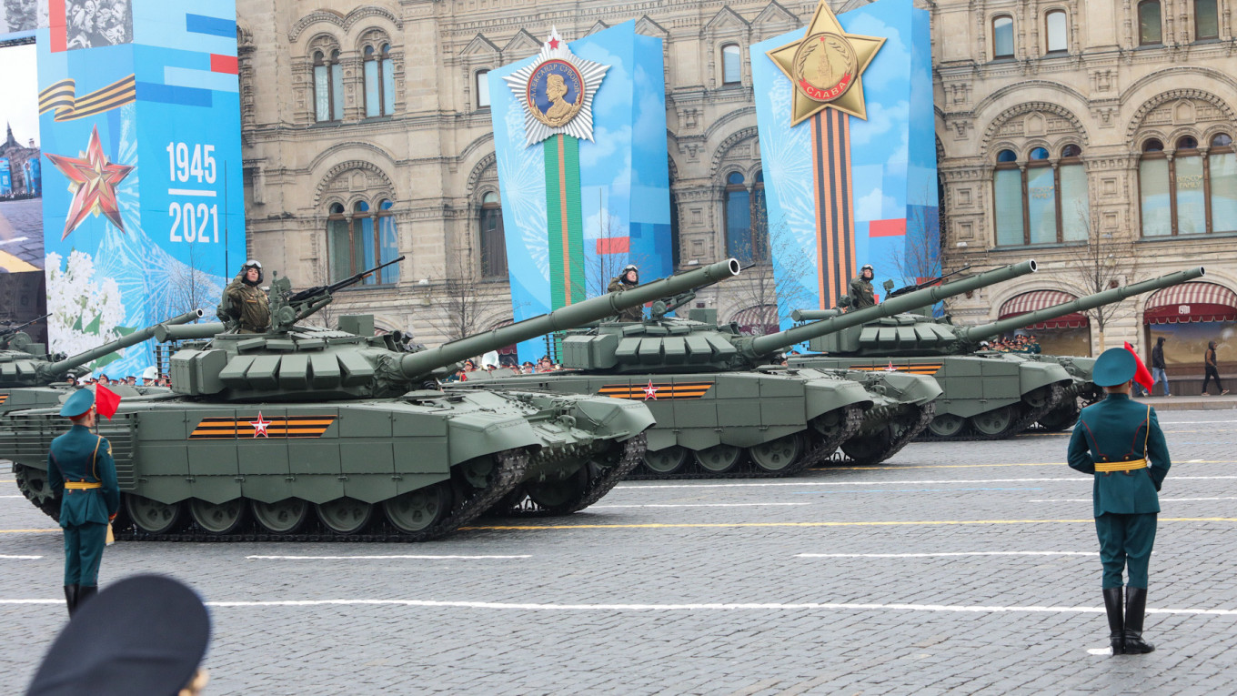 In Photos: Russia Marks 76 Years of WWII Victory With Red Square Parade ...