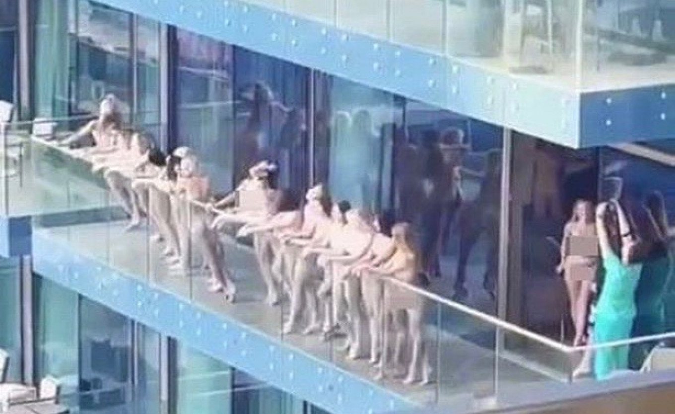 Achol Nude Image - Dubai to Deport Russian, Ukrainians Caught in Nude Balcony Photoshoot - The  Moscow Times