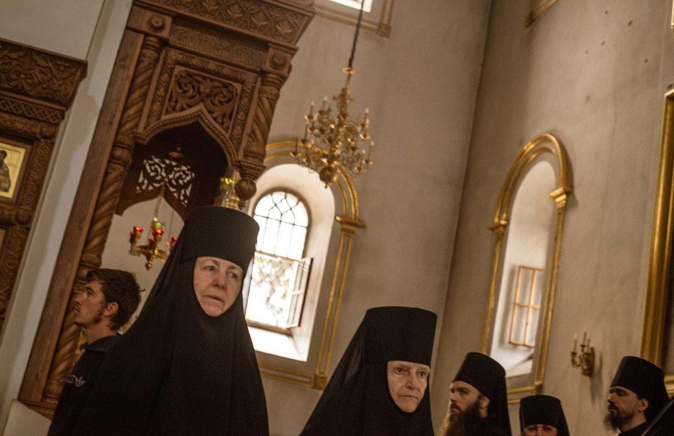 
					Nuns from a destroyed convent in Bohorodychne were moved to Svyatohirsk Lavra.					 					André Luís Alves				