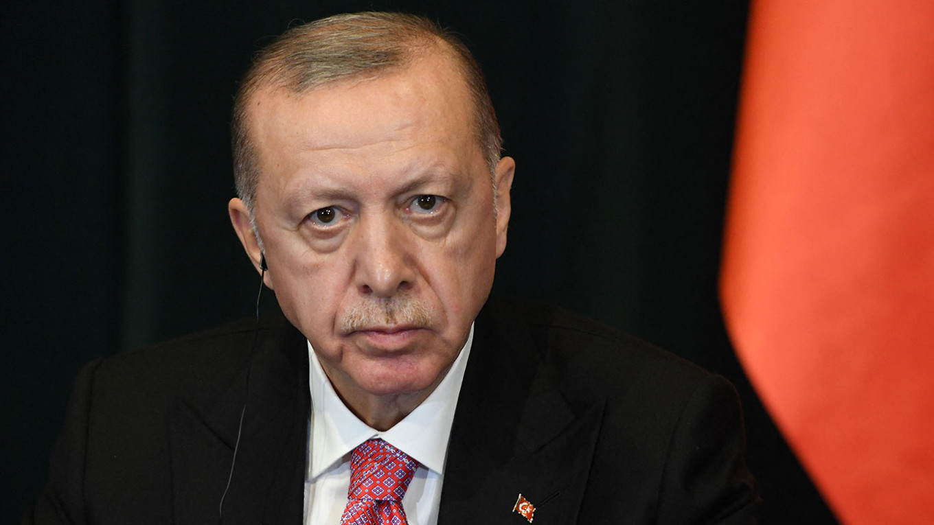 Featured image of post Erdogan Warns Russia Against Invading Ukraine