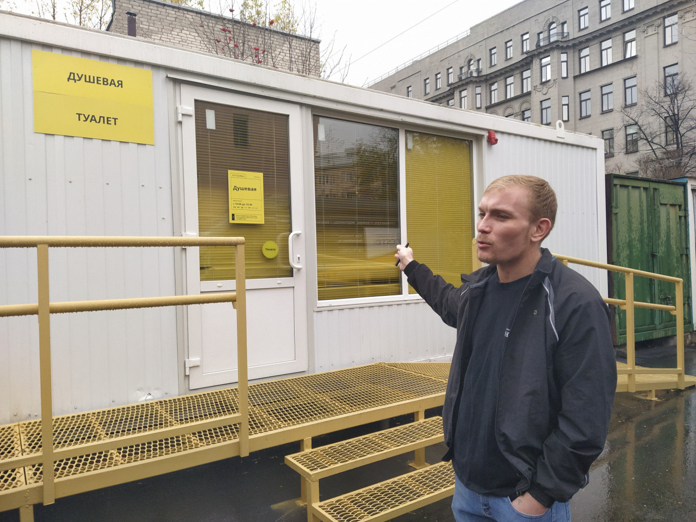 
					Dima Knyazev showing the shower at the Nochlezhka homeless shelter.					 					Daniel Kozin/MT				