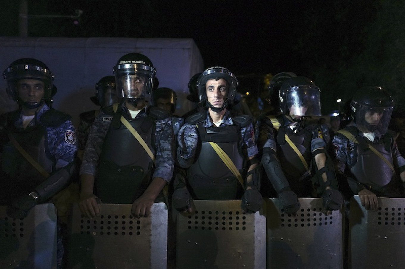 
					The police enjoyed little public support. Not even the news that two of their number had been killed was enough to move people to their side.					 					Vahan Stepanyan / AP				