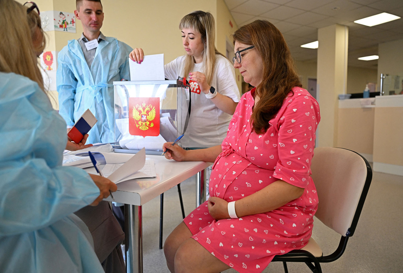 
					Patients at a perinatal clinic vote on the first day of Russia's parliamentary election in Siberia's Krasnoyarsk region.					 					REUTERS / Vladislav Nekrasov				