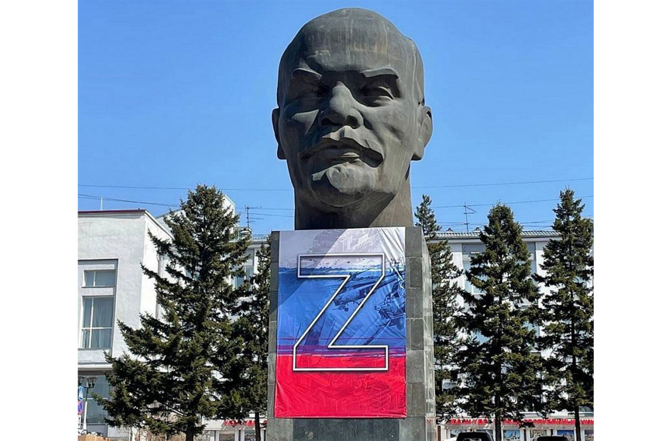 Lenin monument in Ulan-Ude decorated with the "Z" symbolizing support for the invasion. vk.com/alexey.tsydenov