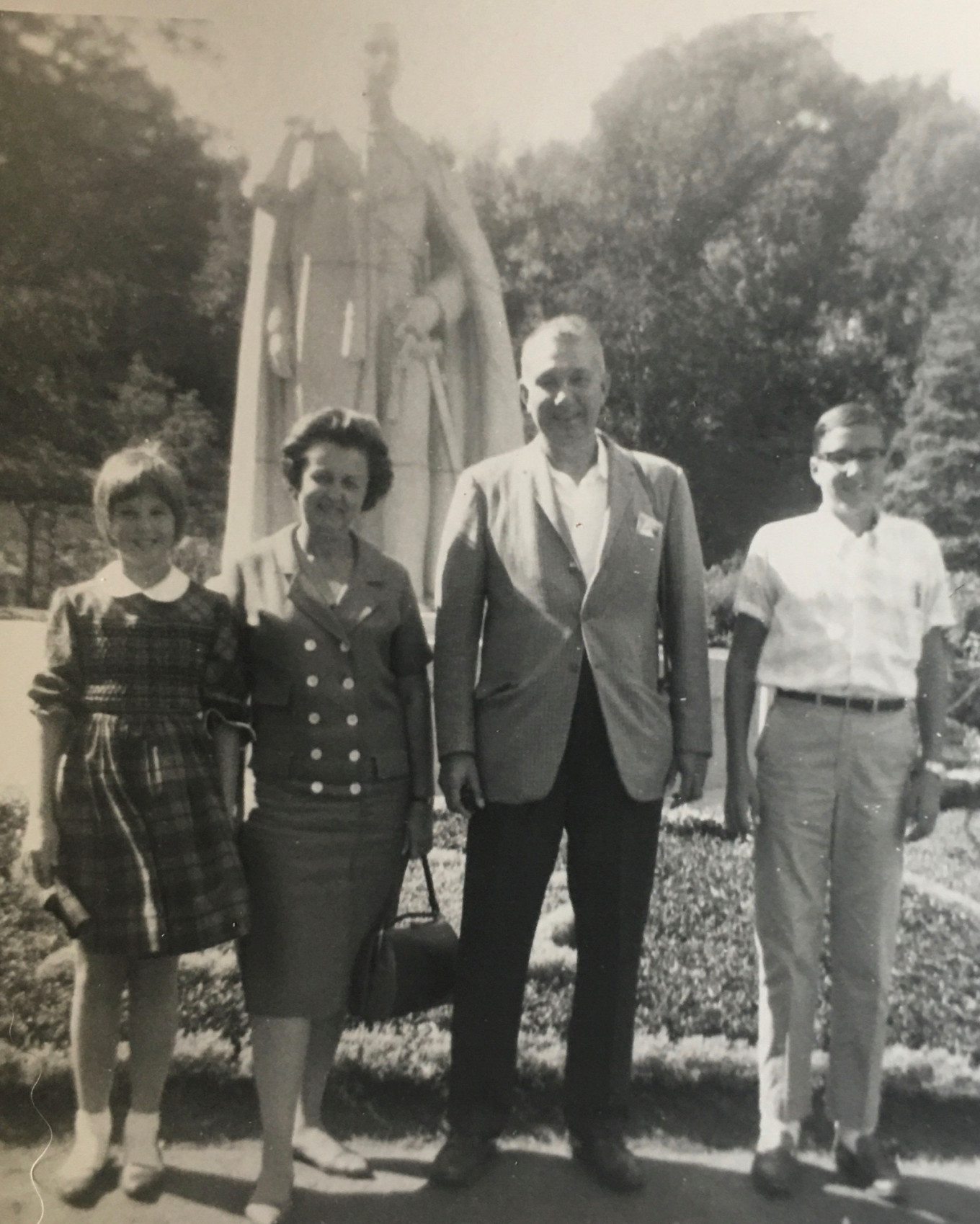 
					Michele (L) and her family in the 1960s					 									
