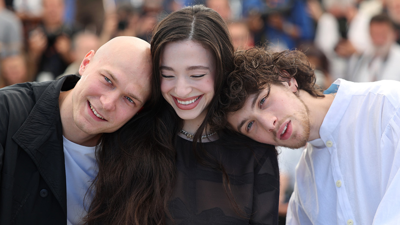 
					Yura Borisov, Mikey Madison and Mark Eydelshteyn (Left to right) attend the photocall for "Anora" during the 77th annual Cannes Film Festival.					 					Andre Pain / EPA / TASS				