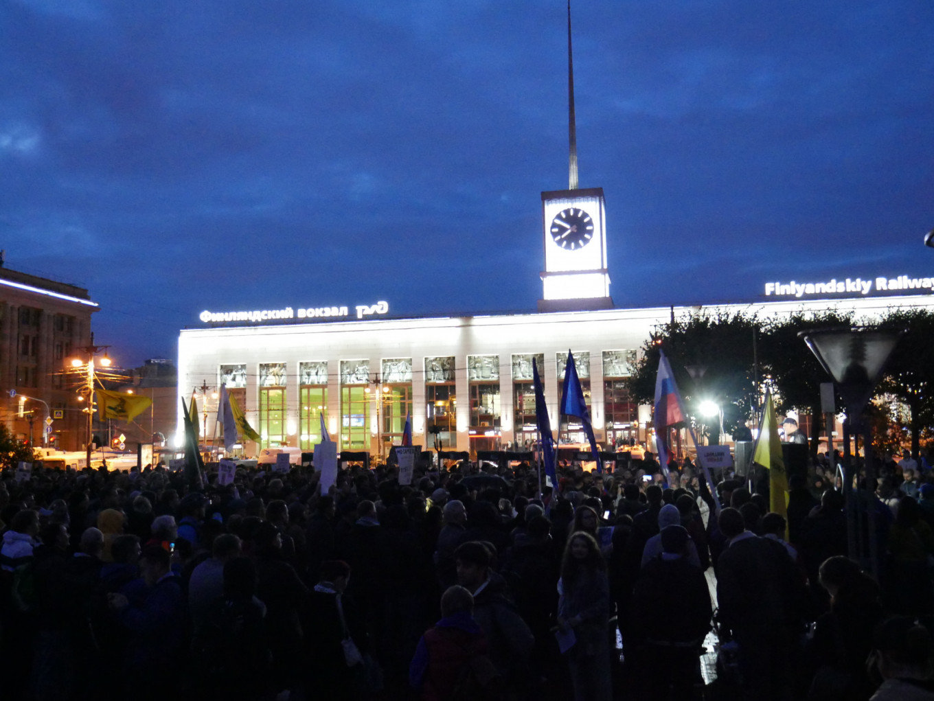 
					Daniel Kozin					 					Protesters on Lenin Square, Sep. 17, 2019.				