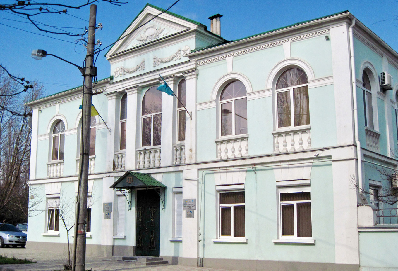 
					Mejlis office in Simferopol.					 					ShakhFor (CC BY-SA 3.0)				