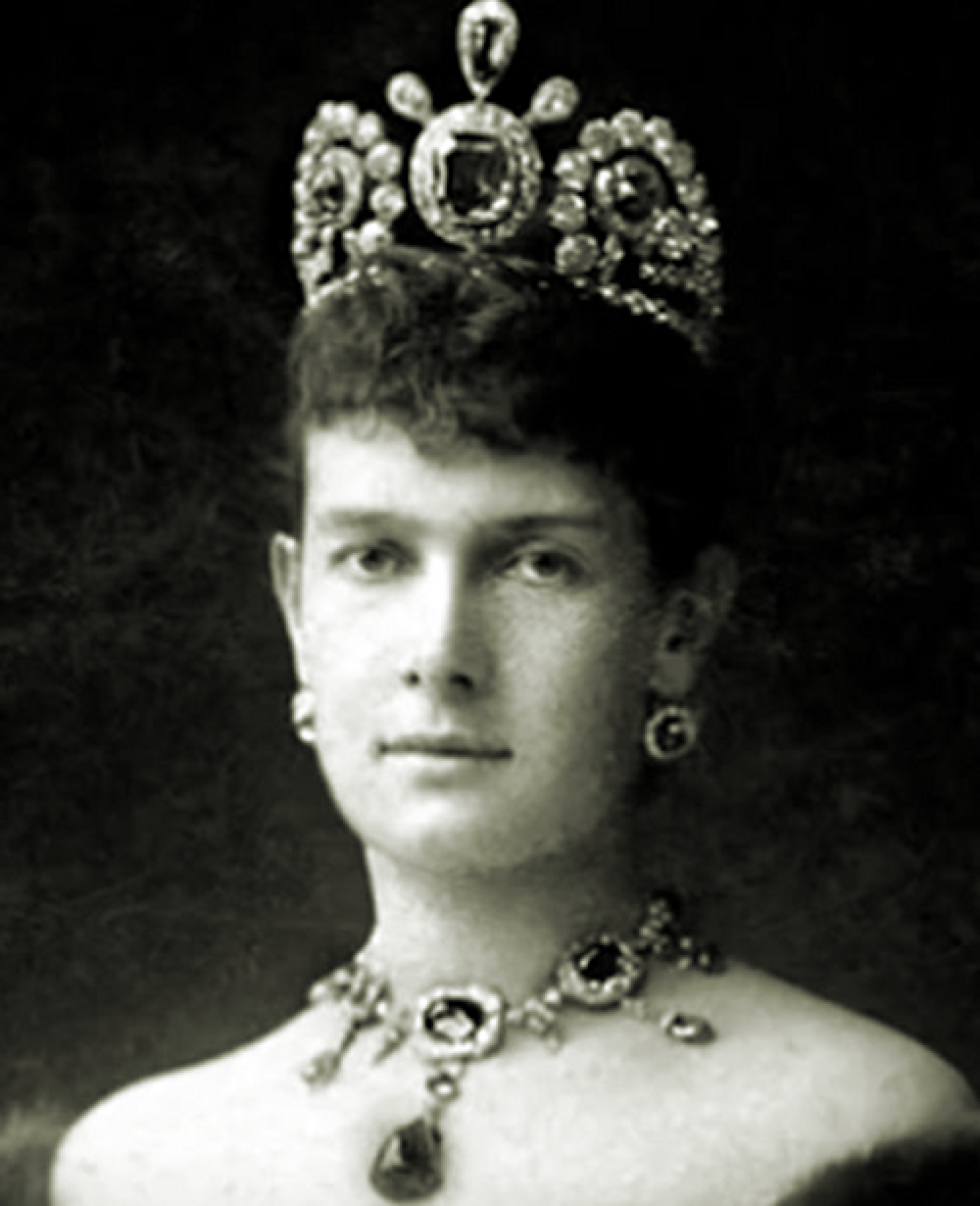 
					Maria Pavlovna had a legendary passion for jewels.					 					Public domain				