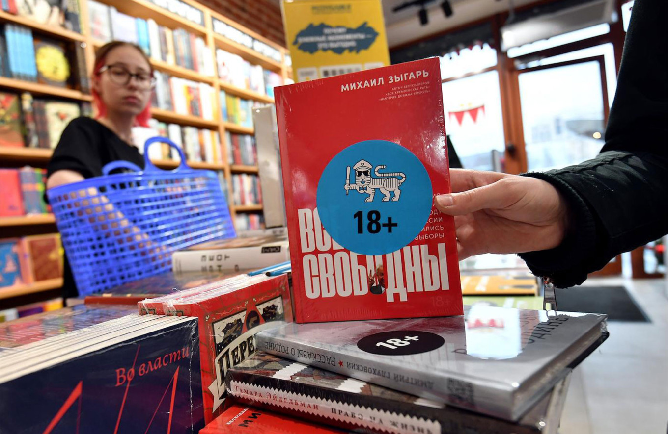 A book with an 18+ sticker at the Respublika bookstore in Moscow.Irina Bujol / Kommersant