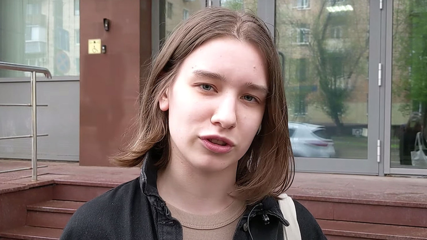 
					Anastasia Chernysheva near Izmailovsky Court in Moscow.					 					Sotavision / YouTube				