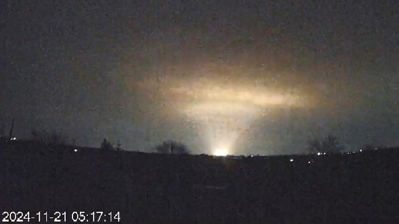 
					Flashes of Wednesday’s hypersonic missile attack in Ukraine’s Dnipro.					 					The Ukrainian charity "Come Back Alive" / AFP				