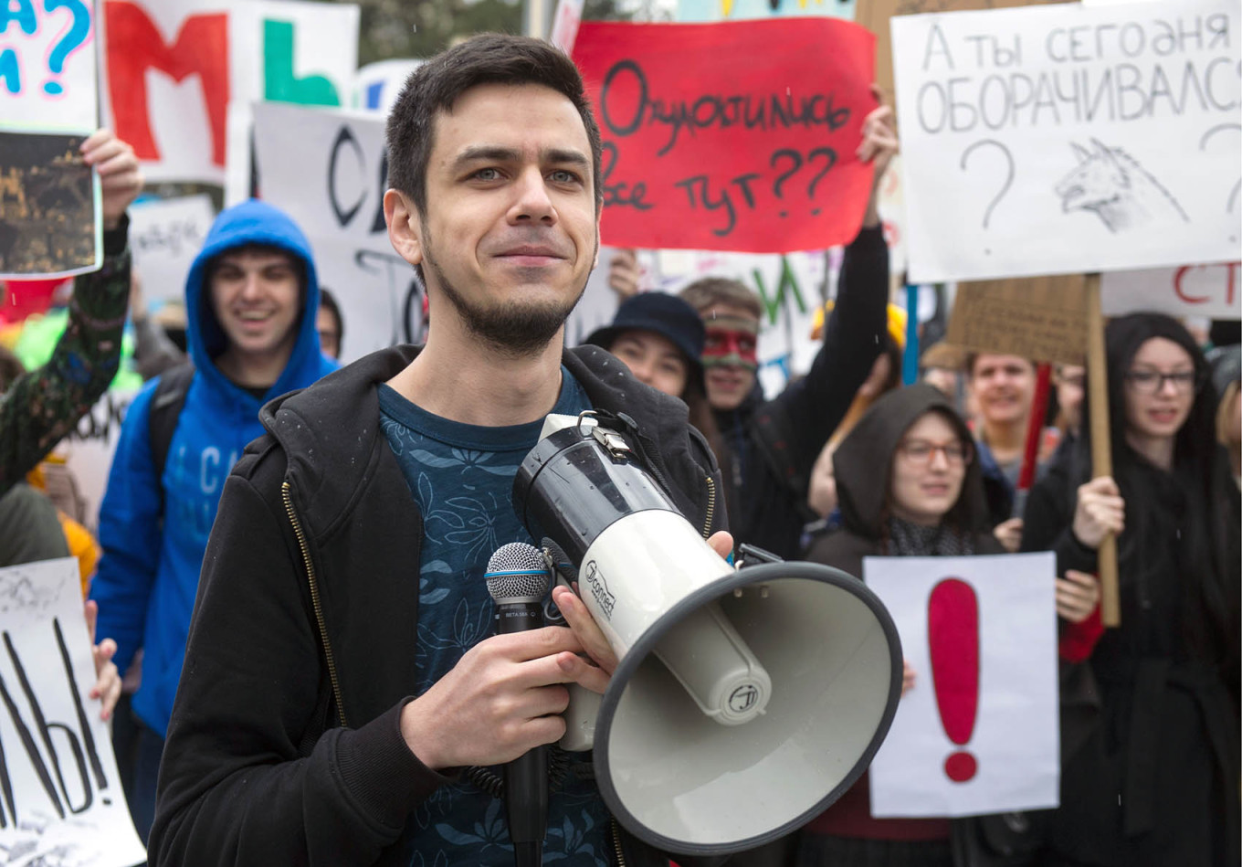  Artyom Loskutov, an inspirer of the May Day monstration project as an annual youth performance art rally, joins a May Day monstration on Krasny Prospekt Street to mark International Workers' Day in Novosibirsk in 2018. Kirill Kukhmar/TASS 