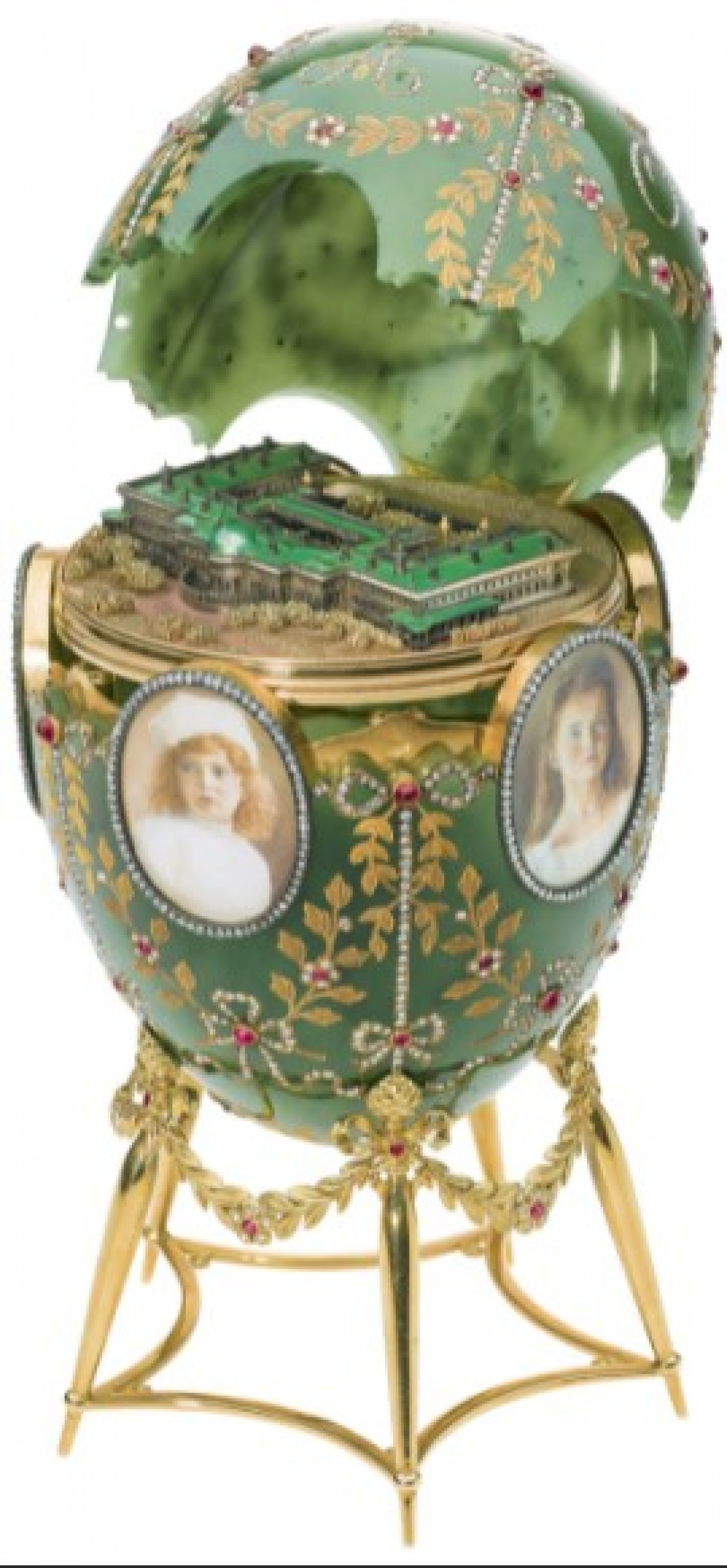 
					The Alexander Palace Egg, by Fabergé, chief workmaster Henrik Wigstrom, 1908. 					 					© The Moscow Kremlin Museums				