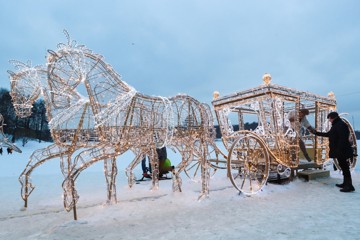 
					A Christmas installation in Moscow's Tsaritsyno park.					 					Sergei Savostyanov / TASS				