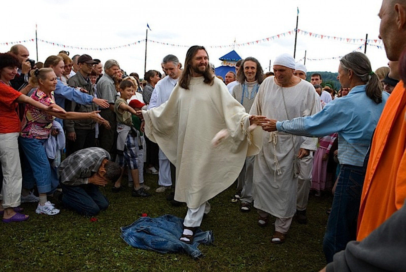 Russian Authorities Storm Siberian Commune, Arrest Messianic Cult Leader - The Moscow Times