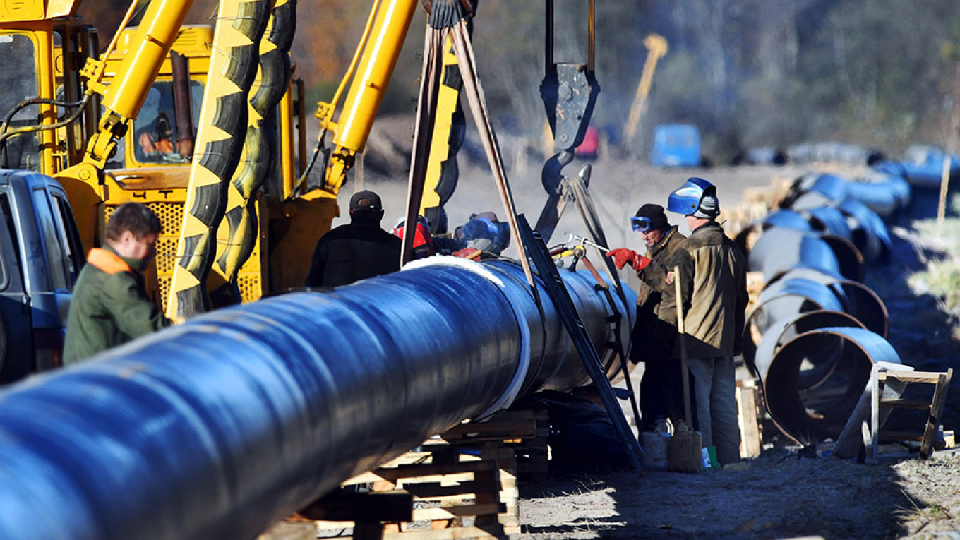 Germany, Poland Halt Oil Imports From Russia Over Quality Concerns