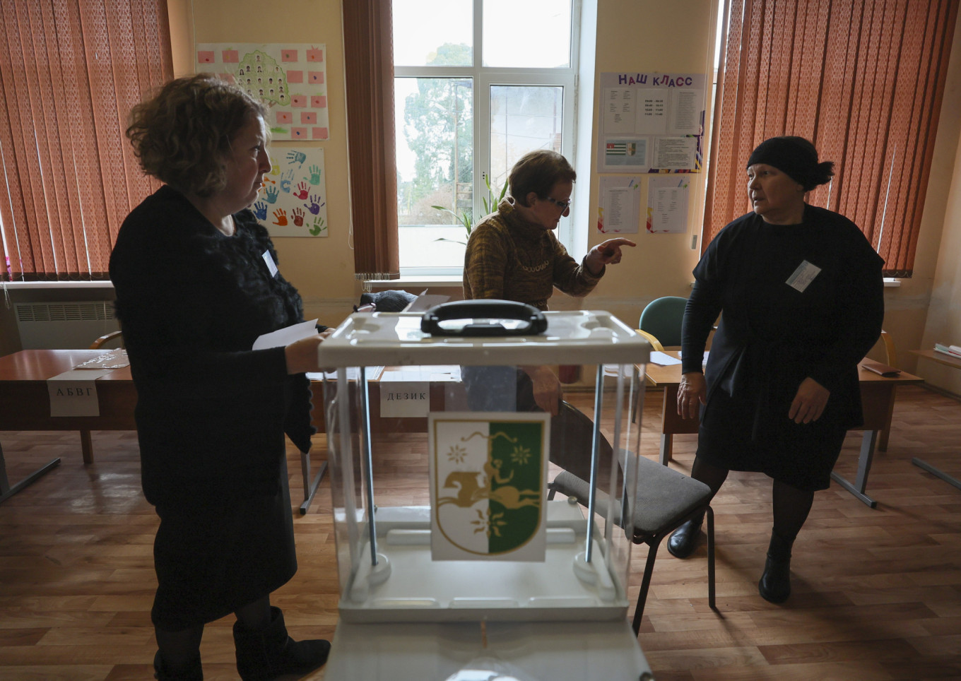 
					Members of the local election commission prepare a poling station in the village of Ochamchire, some 50 kilometers south of Sukhumi.					 					EPA / TASS				