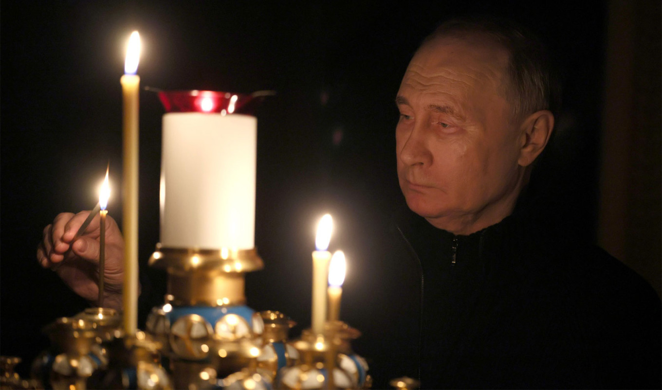
					Vladimir Putin places a candle in memory of those killed in the terrorist attack in the church of the Novo-Ogaryovo residence on March 24.					 					kremlin.ru				