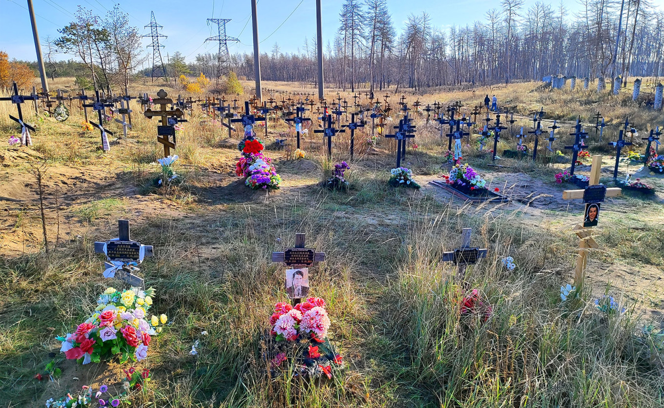 
					A makeshift graveyard where civilian victims of the battle have been buried.					 					MT				