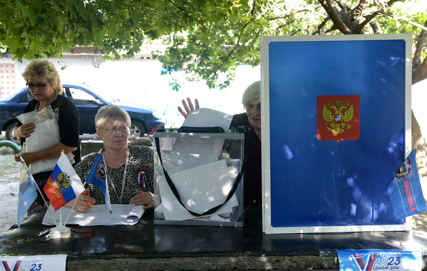 
					A woman casts her ballot at a mobile polling station during early voting for local elections organized by the Russian-installed authorities in the occupied city of Donetsk in eastern Ukraine.					 					AFP				
