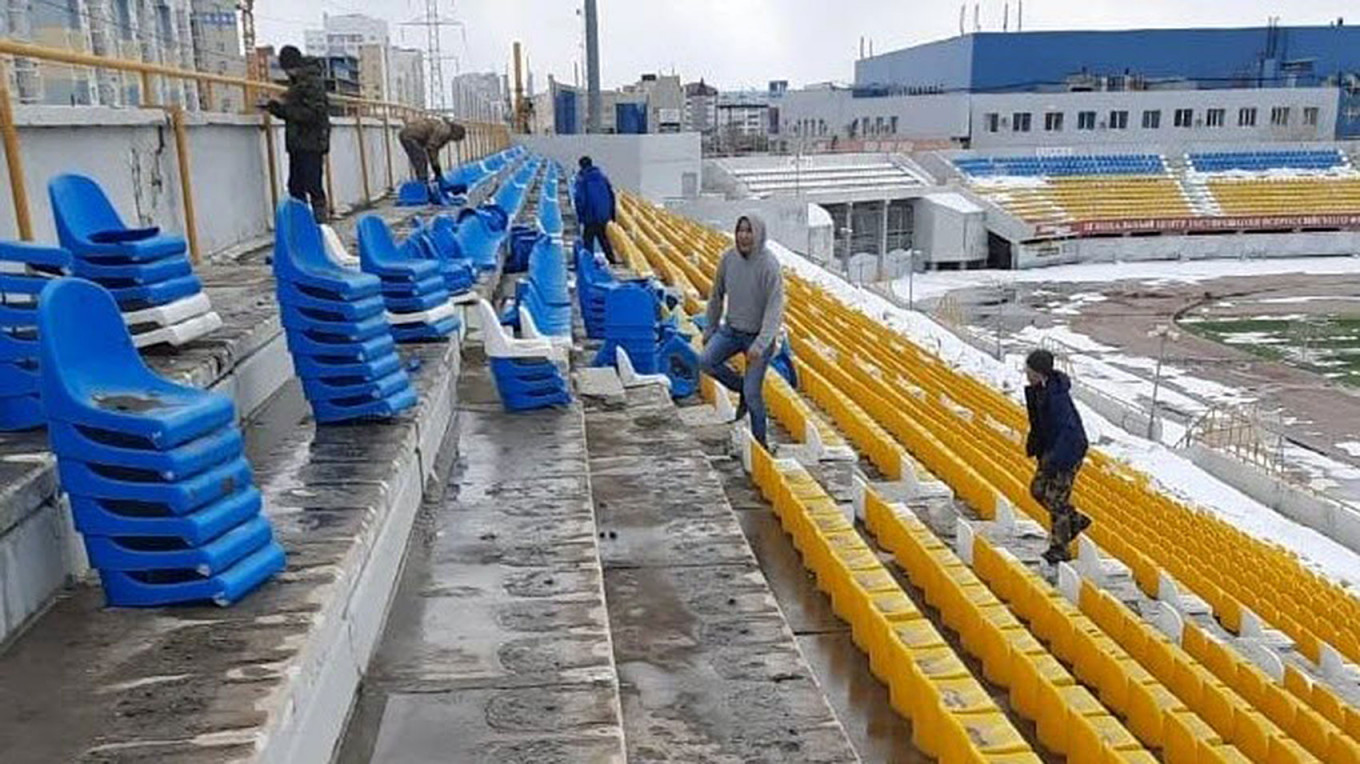 In Photos: Russians Strip Yellow and Blue From the Nation&s Streets Over Ukraine War