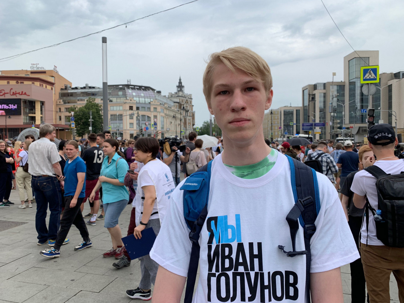 
					Ilya Bolunov, 17, wears a T-shirt reading "I am/We are Ivan Golunov."					 					Evan Gershkovich / MT				