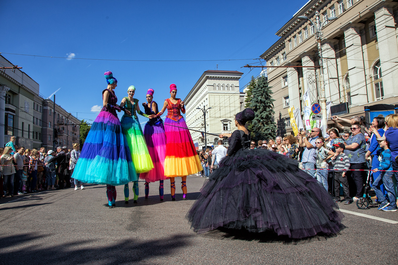 
					Stilt walkers at the parade					 					Daria Lukonkina 				