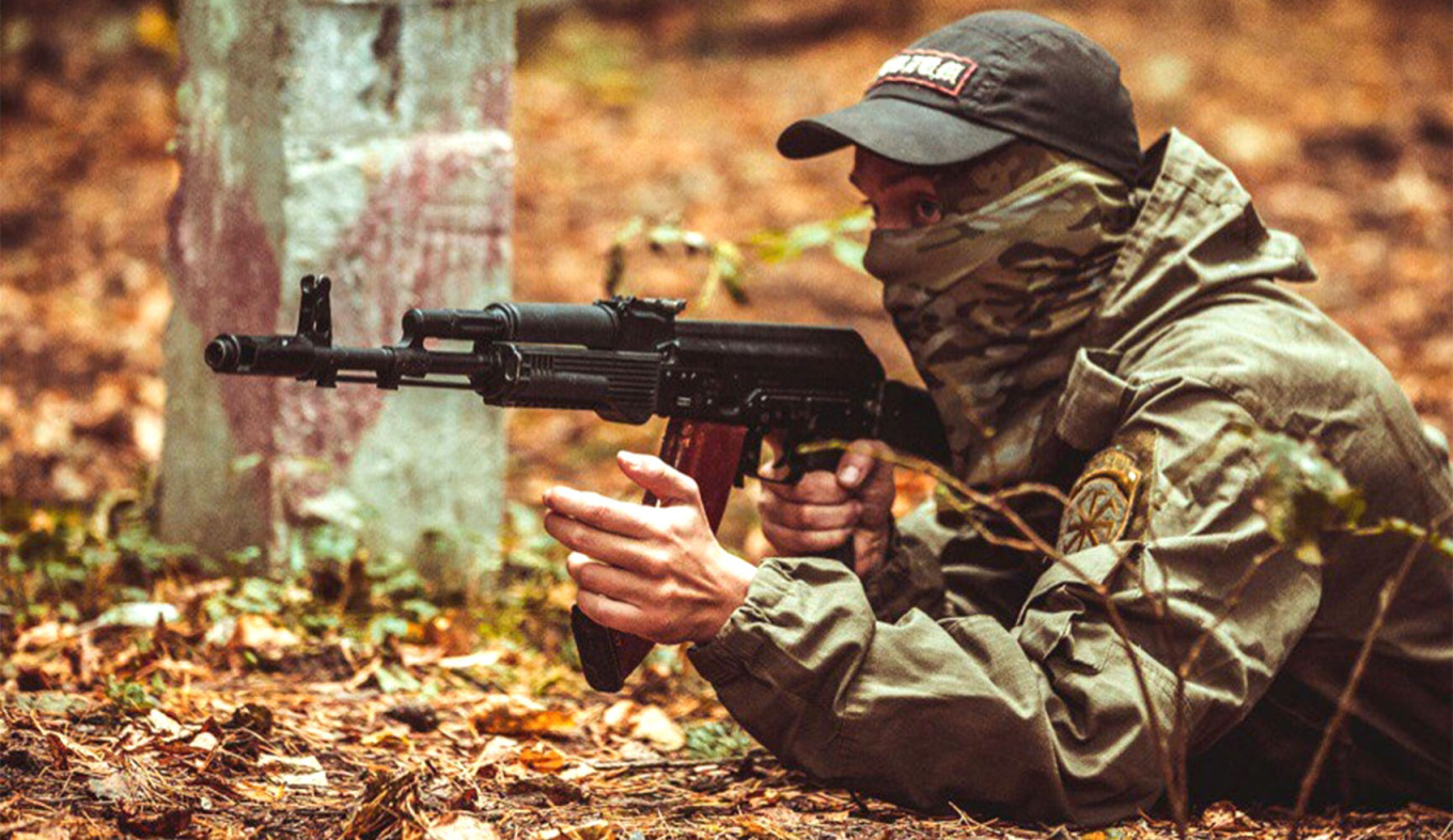 
					A fighter with Sabotage Assault Reconnaissance Group Rusich					 					vk.com/dshrg_rusich				