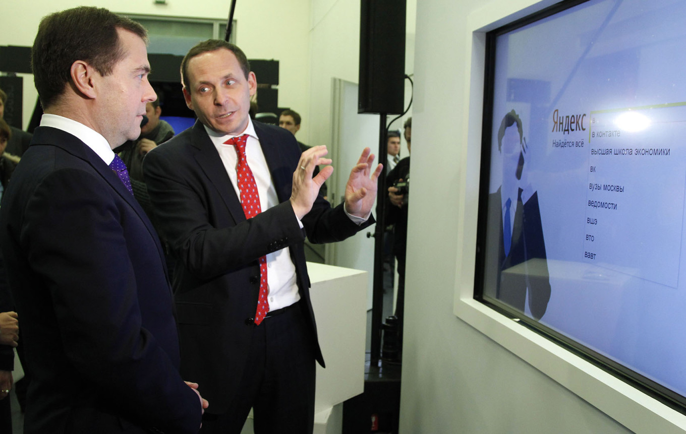 
					Then-Prime Minister Dmitry Medvedev and Volozh look at a digital screen at the Yandex office in 2012.					 					Dmitry Astakhov / TASS				
