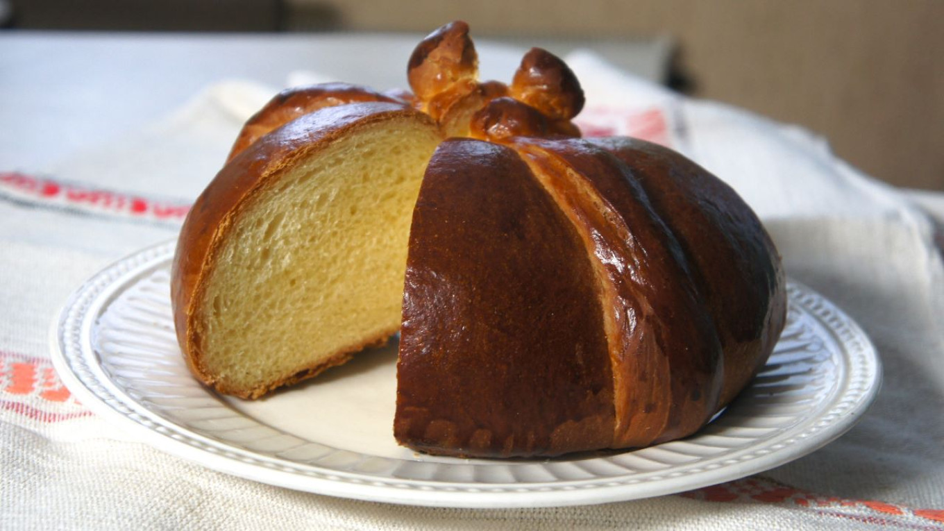 
					Kulich baked without a mold					 					Pavel and Olga Syutkin				