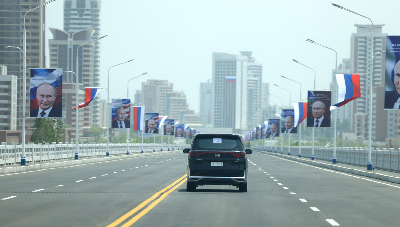 In Photos: North Korea Rolls Out the Red Carpet for Vladimir Putin