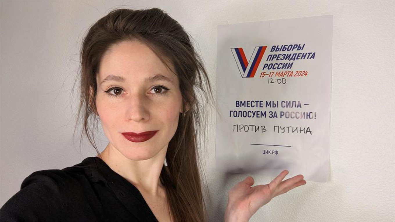 
					In a selfie, Favorskaya stands in front of a sign promoting the opposition's Noon Against Putin protest on the final day of voting in the presidential election.					 					@AntigonaFreeman / X				