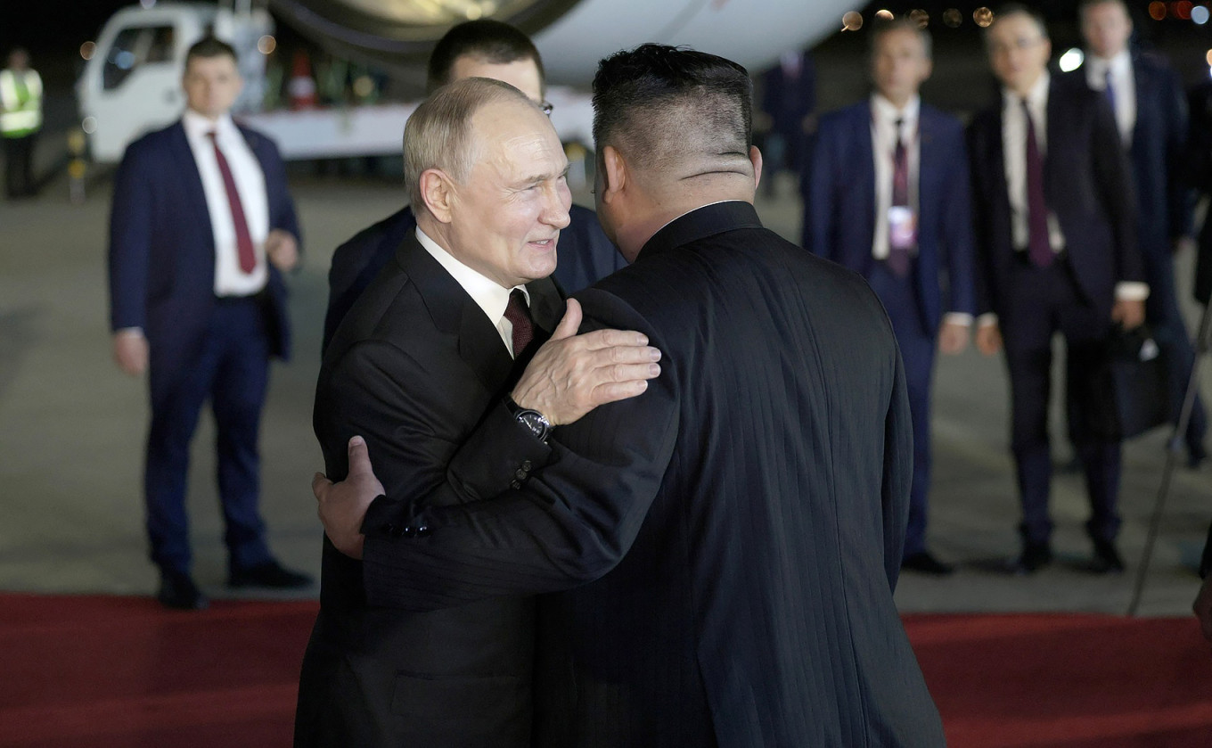 In Photos: North Korea Rolls Out the Red Carpet for Vladimir Putin