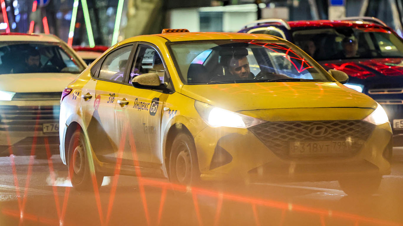 
					A taxi in central Moscow.					 					Sofya Sandurskaya / TASS				