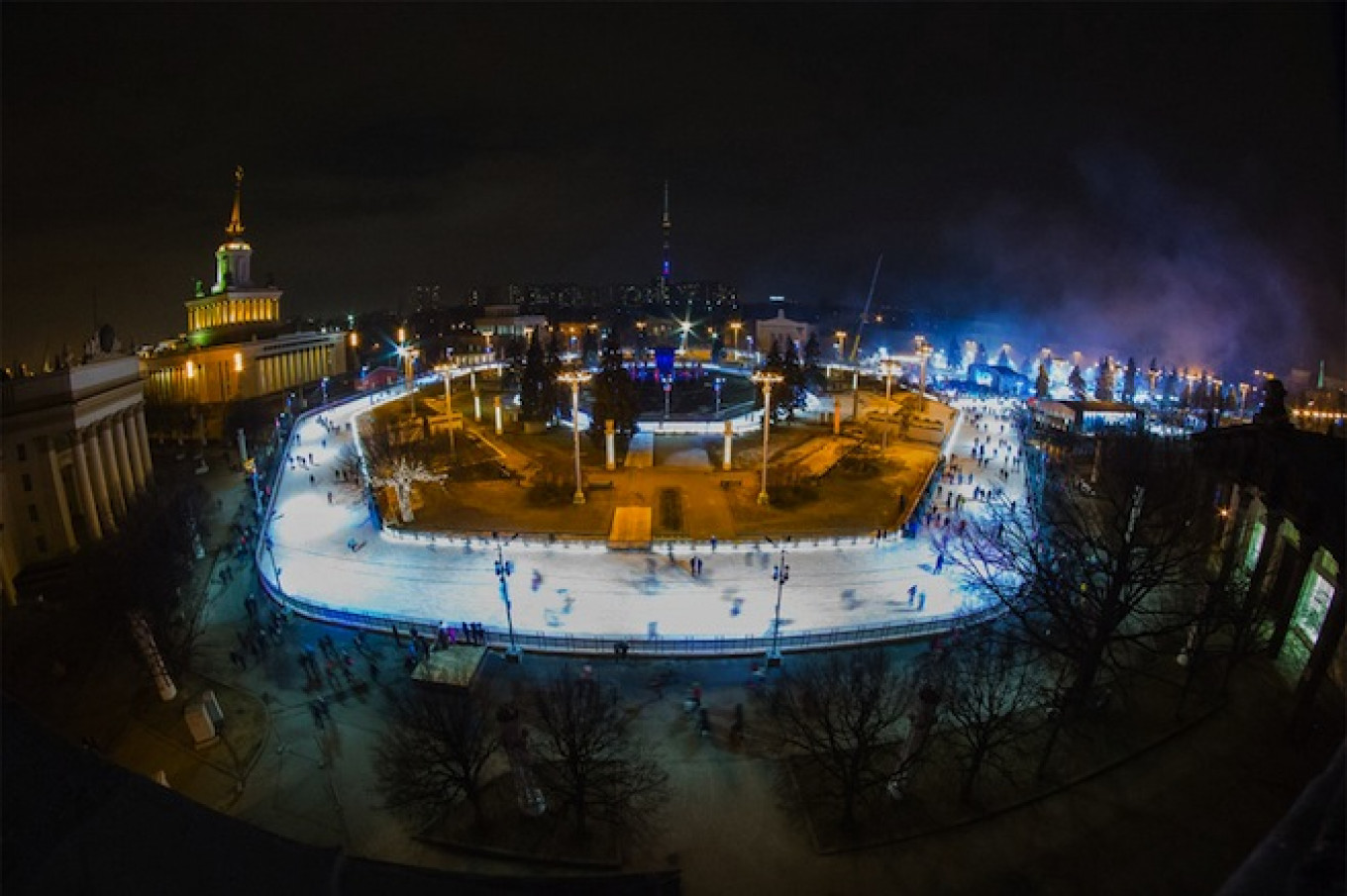 Largest Ice Skating Rink in Europe Opens in Moscow